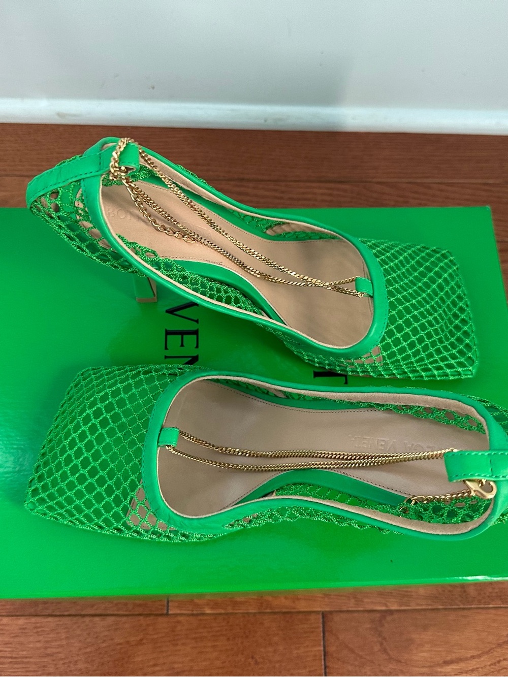 Bottega Veneta Green Mesh Chain-Trim Heels - Picture 6 of 6